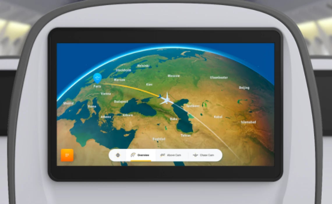 Plane infotaiment system with a map of the airplane position